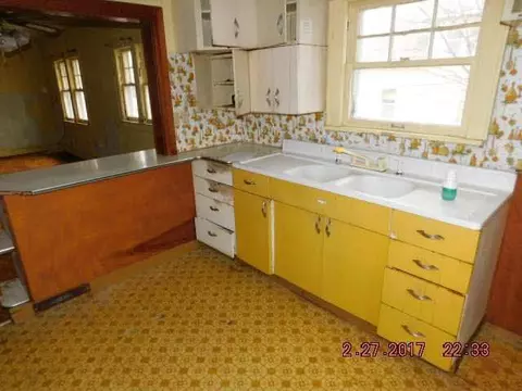 747 Randolph, Jackson, MI 49203 photo 2