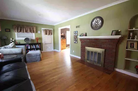1688 Warren, Jackson, MI 49203 photo 3