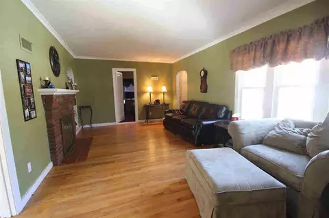 1688 Warren, Jackson, MI 49203 photo 2