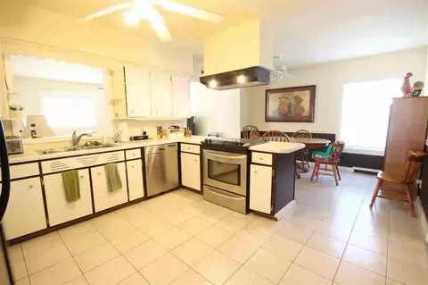 1688 Warren, Jackson, MI 49203 photo 4