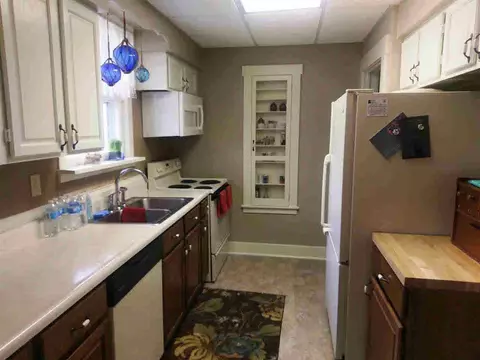 200 N Thompson, Jackson, MI 49202 photo 3