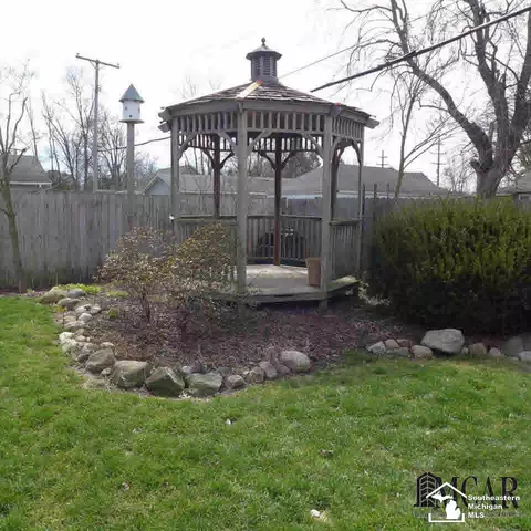 815 Kent, Carleton, MI 48117 photo 6
