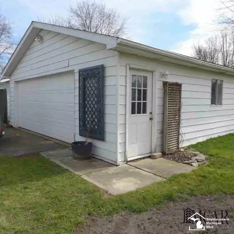 815 Kent, Carleton, MI 48117 photo 3