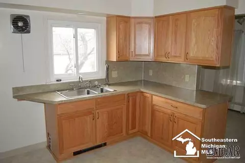 258 Monroe, Carleton, MI 48117 photo 10