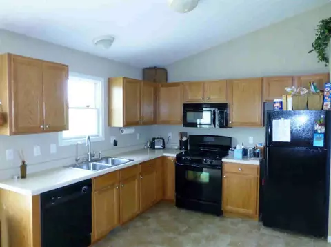 421 Constitution, Brooklyn, MI 49230 photo 11