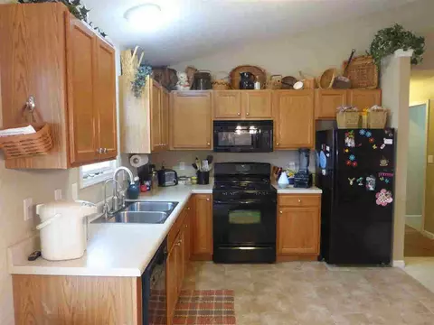 421 Constitution, Brooklyn, MI 49230 photo 12