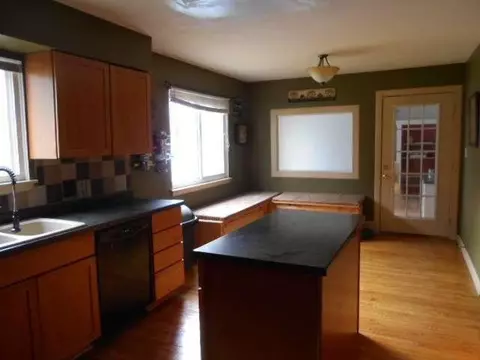 2141 Noon, Jackson, MI 49201 photo 3
