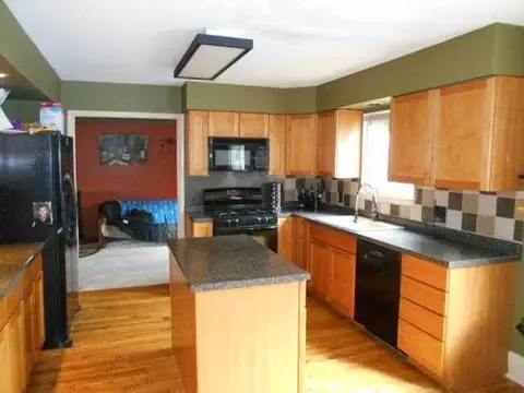2141 Noon, Jackson, MI 49201 photo 2