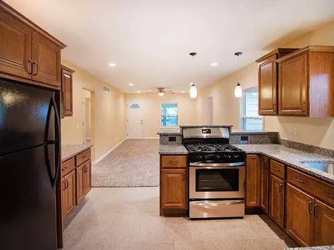 169 Walcott, Jackson, MI 49203 photo 5