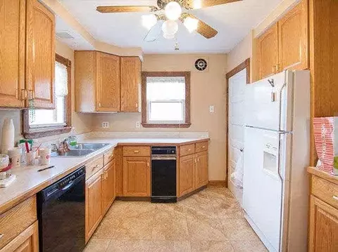 1460 Floyd, Jackson, MI 49201 photo 5