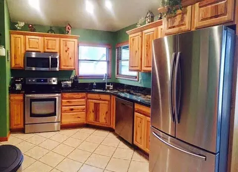 2113 Appleway, Jackson, MI 49203 photo 2