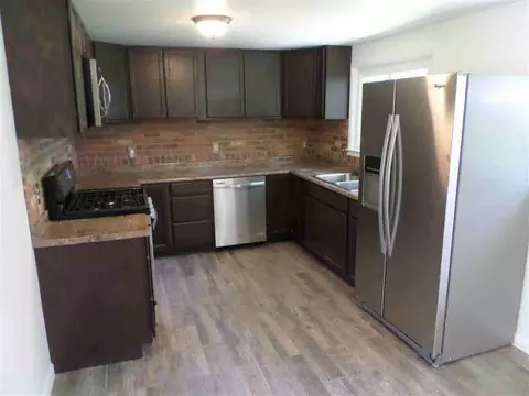 877 Lowell, Jackson, MI 49202 photo 2