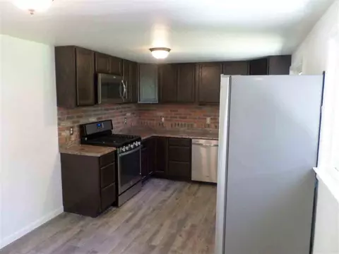 877 Lowell, Jackson, MI 49202 photo 3
