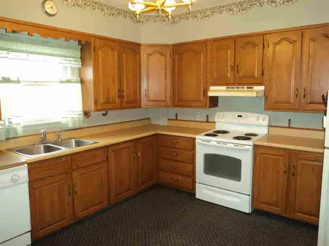629 N State, Jackson, MI 49202 photo 2
