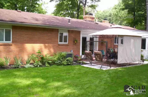 7740 Apache, Temperance, MI 48182 photo 4
