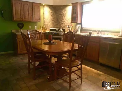 555 Bellestri, Monroe, MI 48161 photo 10