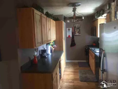 1476 Walnut, Monroe, MI 48162 photo 4