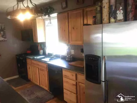 1476 Walnut, Monroe, MI 48162 photo 3