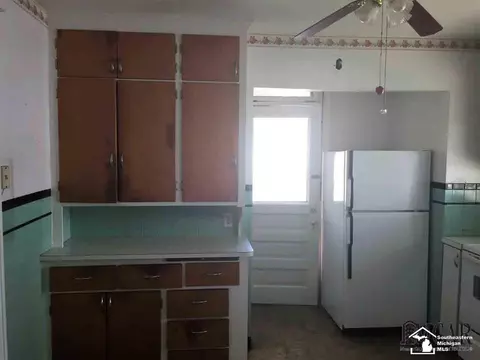 610 W Third, Monroe, MI 48161 photo 2