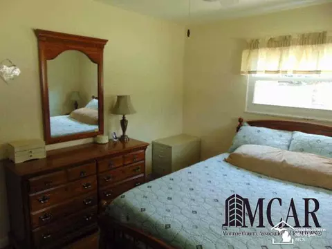 7604 Apache, Temperance, MI 48182 photo 13