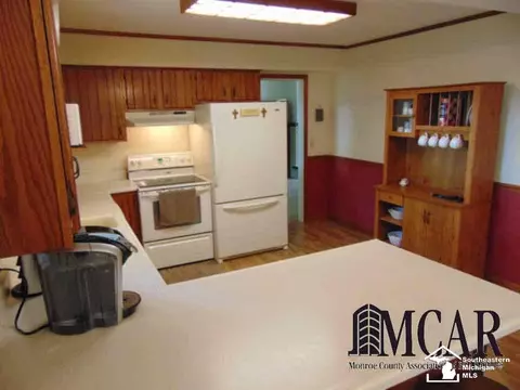 7604 Apache, Temperance, MI 48182 photo 8