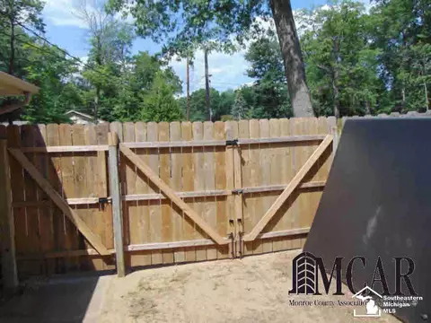 7604 Apache, Temperance, MI 48182 photo 31