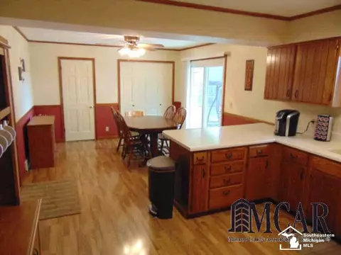 7604 Apache, Temperance, MI 48182 photo 10