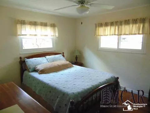7604 Apache, Temperance, MI 48182 photo 12