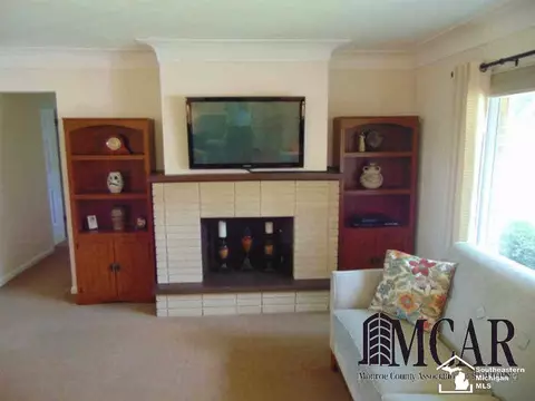 7604 Apache, Temperance, MI 48182 photo 5
