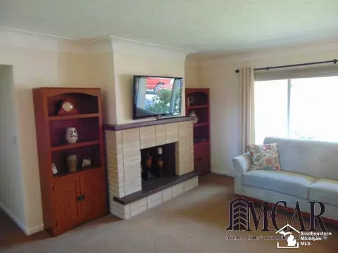 7604 Apache, Temperance, MI 48182 photo 6