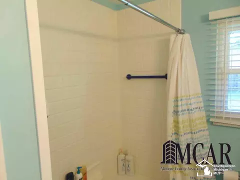 7604 Apache, Temperance, MI 48182 photo 20