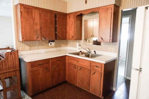 404 S Main St, Davison, MI 48423 photo 8