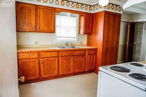 404 S Main St, Davison, MI 48423 photo 2