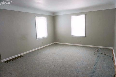 404 S Main St, Davison, MI 48423 photo 3