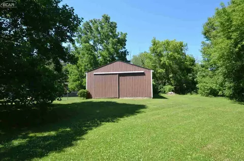 524 W Maple, Byron, MI 48418 photo 3