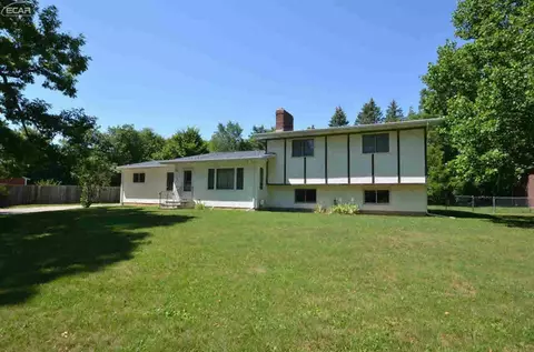 524 W Maple, Byron, MI 48418 photo 2
