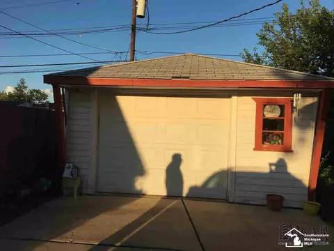 18075 Hinton, Riverview, MI 48193 photo 14
