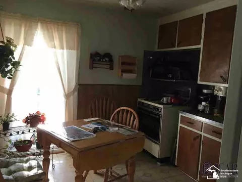 18075 Hinton, Riverview, MI 48193 photo 3