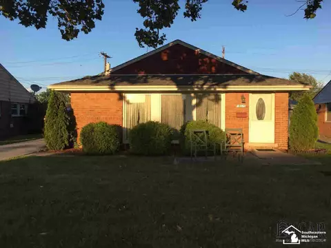 18075 Hinton, Riverview, MI 48193 photo 1