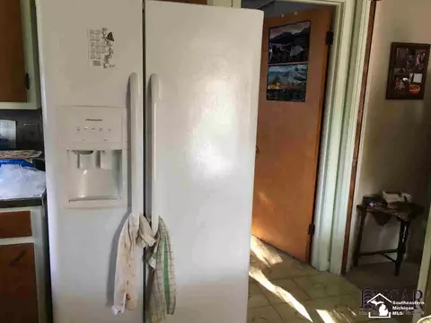 18075 Hinton, Riverview, MI 48193 photo 4