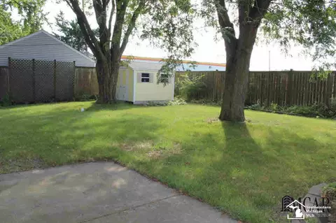 329 Bentley, Monroe, MI 48162 photo 5