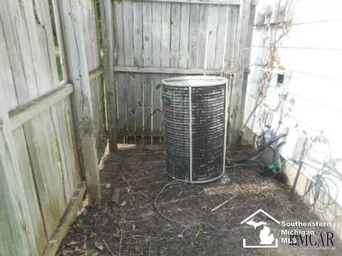 391 Ford, Carleton, MI 48117 photo 5