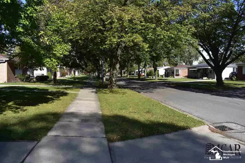 215 Theodore, Monroe, MI 48162 photo 2
