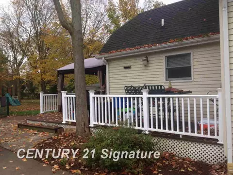 302 N Maple, Flushing, MI 48433 photo 3