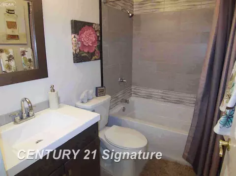 556 Oakbrook, Flushing, MI 48433 photo 13