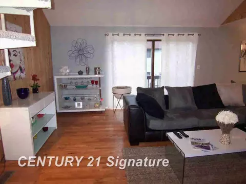 556 Oakbrook, Flushing, MI 48433 photo 2