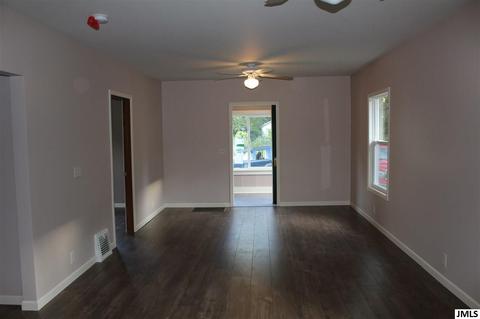 207 W Palmer Dr, Jackson, MI 49203 photo 5