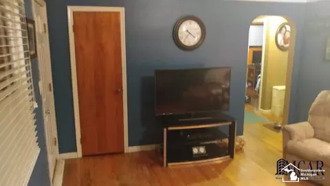 820 Bentley, Monroe, MI 48162 photo 5