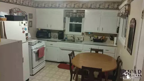 820 Bentley, Monroe, MI 48162 photo 2