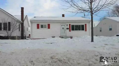 820 Bentley, Monroe, MI 48162 photo 1